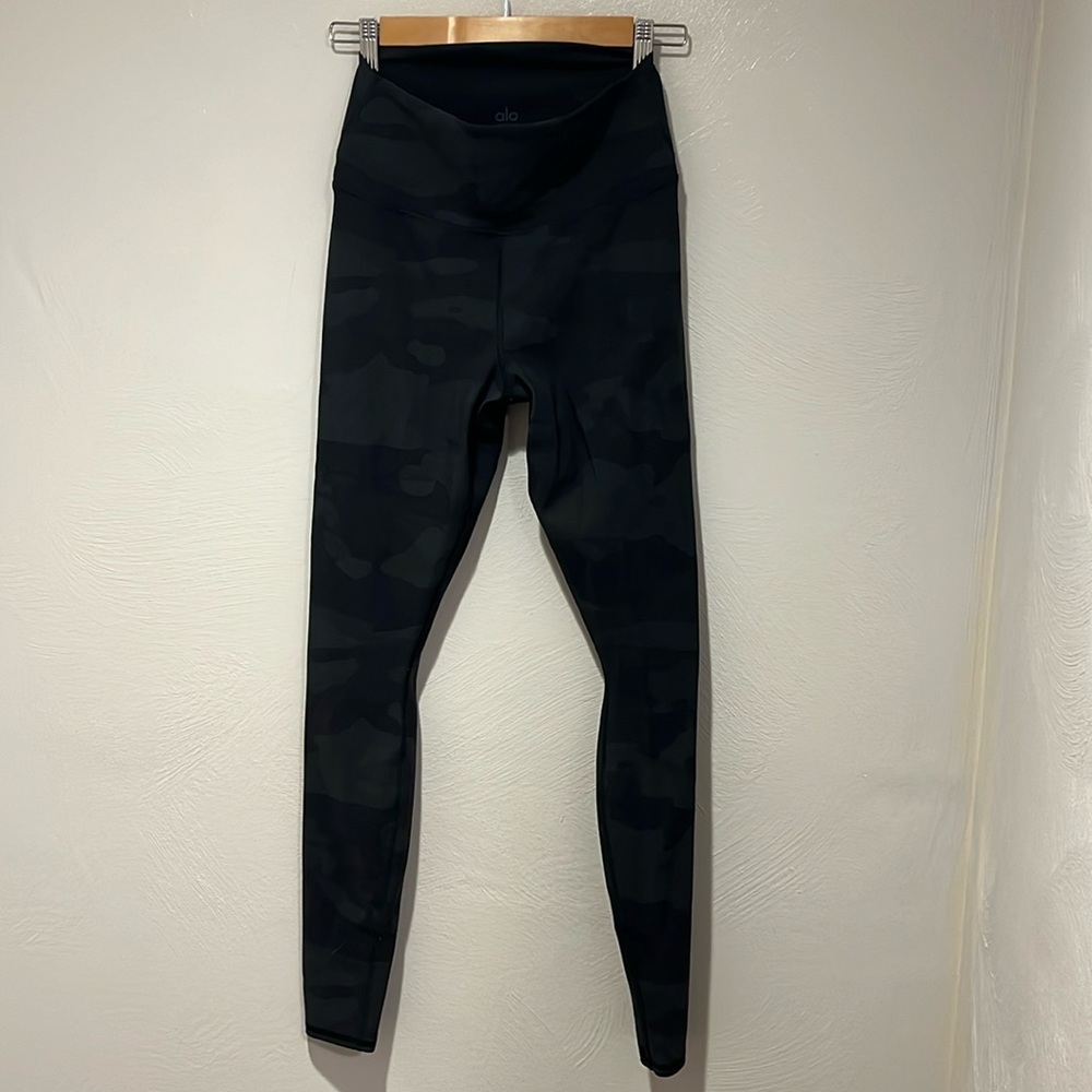 M Camo Alo yoga leggings